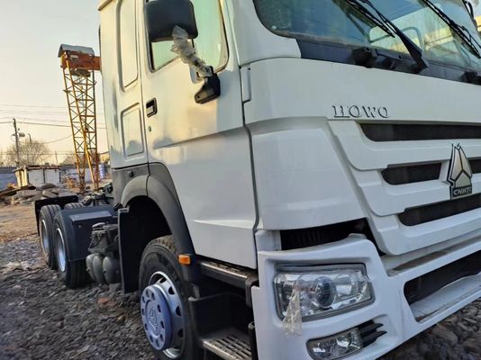 HOWO Sinotuck 6*4 Traktor Truck Colore bianco con pneumatici senza tubi Disegno 8500x2500x3600mm