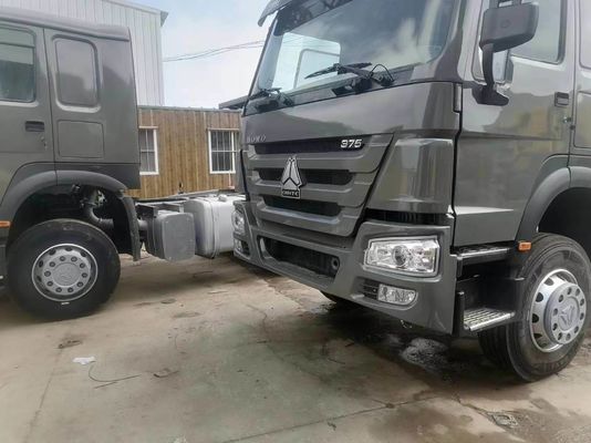 Trasmissione manuale Grigio Sinotruk Camion pesante 6*4 Tractor Truck pneumatico senza tubo