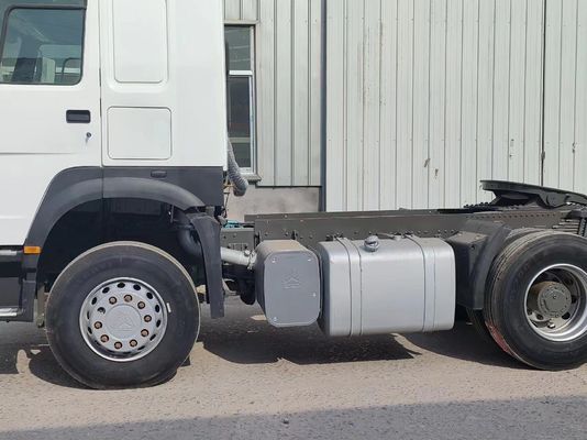Camion-trattore Sinotruk a guida a destra 6*4 Bianco 6800*2496*2950mm Sedile ≤5