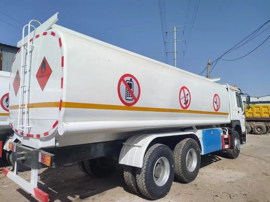 Cisterna del carburante per il deposito di petrolio 6X4 Tipo quadrato 300L Cisterna del carburante Sinotruk 9000kg