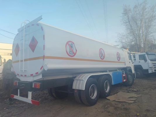 Cisterna del carburante per il deposito di petrolio 6X4 Tipo quadrato 300L Cisterna del carburante Sinotruk 9000kg