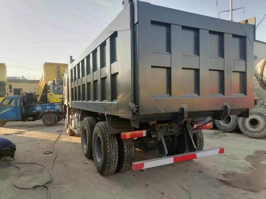 HOWO 6*4 Camion spazzatura 10 pneumatici di seconda mano Grigio Colore Sinotruk 351-450hp 8500*2496*3450 mm