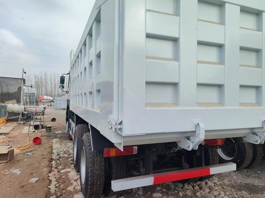 Trasmissione manuale 420 CV Bianco Sinotruk HOWO 8*4 Camionino di scarico Camionino di seconda mano Euro 2/3/4/5