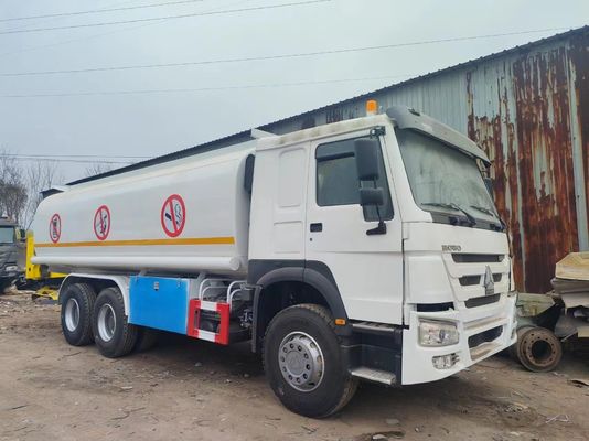 Sinotruk HOWO 6*4 petroliero con trasmissione manuale e certificazione GCC