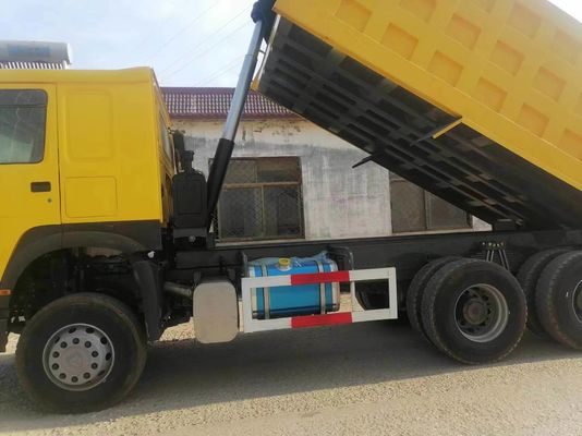HOWO Sinotruk 460HP Dump Trucks Auto a benzina Usata Good Fuel Truck Capacità del motore 6-8L