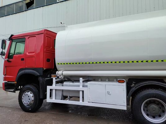 20000-25000 litri Serbatoio di olio di combustibile Camione cisterna per lo stoccaggio Certificato GCC HOWO 6X4