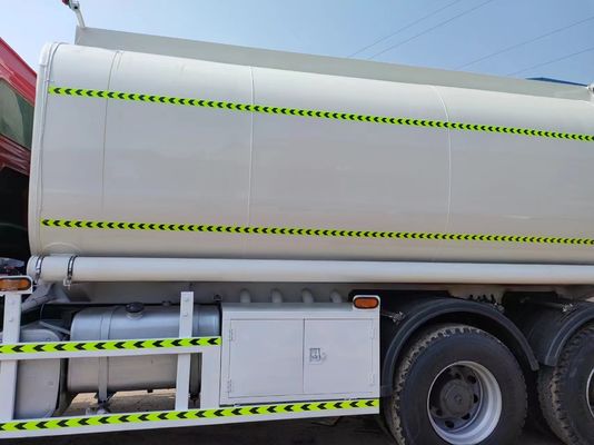 20000-25000 litri Serbatoio di olio di combustibile Camione cisterna per lo stoccaggio Certificato GCC HOWO 6X4