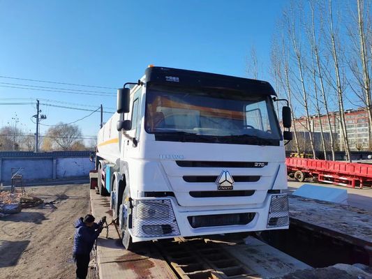 HOWO 8*4 Fuel Oil Tank Truck con e 1 anno di servizio post-vendita