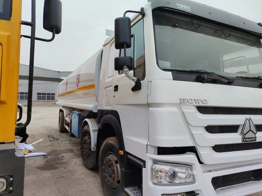 Usato HOWO 8*4 Fuel Oil Tank Truck 20000L Euro 3/4/5 per i vostri progetti di costruzione