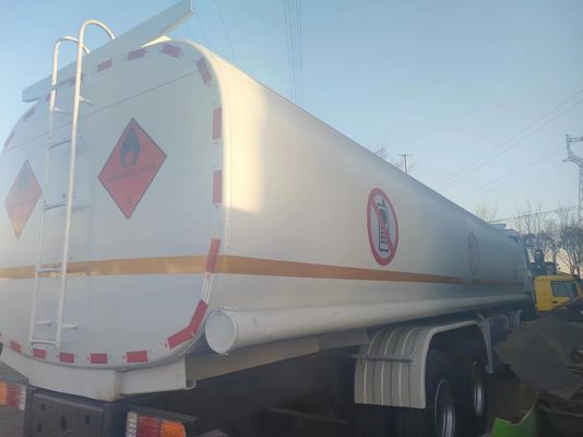 Usato HOWO 8*4 Fuel Oil Tank Truck 20000L Euro 3/4/5 per i vostri progetti di costruzione