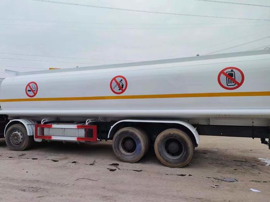 351-450 CV Siontruk HOWO Euro 3/4/5 8*4 Fuel Tanker Truck 10350X2496X3048mm per la consegna del carburante