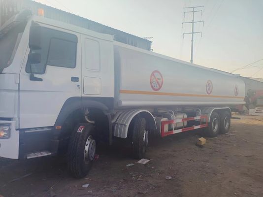 351-450 CV Siontruk HOWO Euro 3/4/5 8*4 Fuel Tanker Truck 10350X2496X3048mm per la consegna del carburante