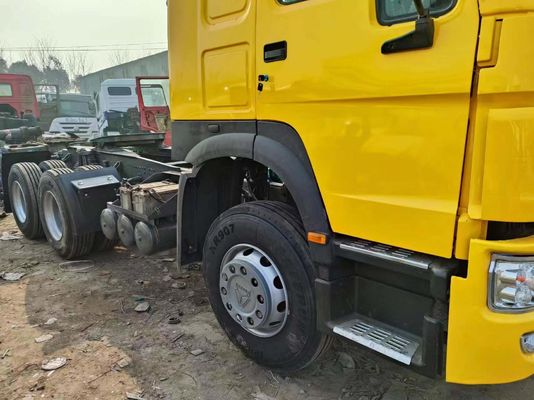 Disegno pneumatico senza tubi Sinotruk 6*4 Camione trattore giallo Camione testa Sinotruk