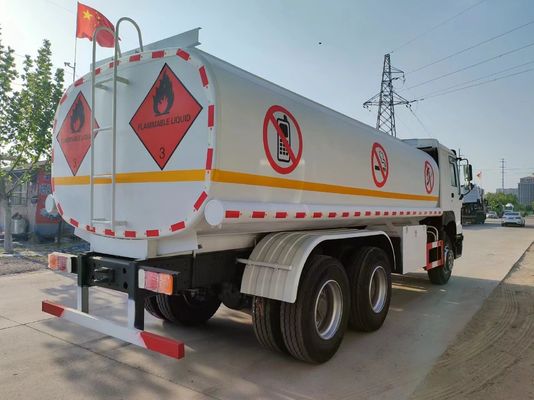 10350x2496x3048mm HOWO 6X4 Camion del carburante 20000-25000 litri Serbatoio del carburante Camion del petrolio