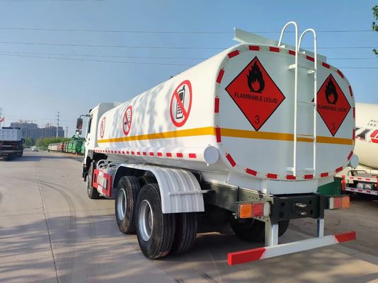 10350x2496x3048mm HOWO 6X4 Camion del carburante 20000-25000 litri Serbatoio del carburante Camion del petrolio