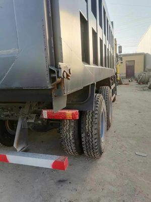 Sinotruk HOWO di seconda mano 6*4 Camion a punta 10 ruote Dimensione 8500*2496*3450 mm Euro 3/4/5