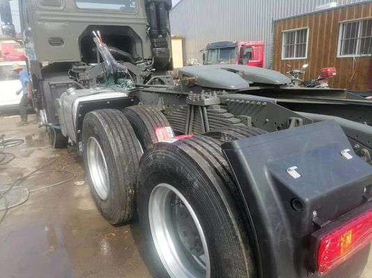 Progettazione di pneumatici radiali Sinotruk HOWO 6×4 Camion-trattore Testa di camion pesante per prestazioni
