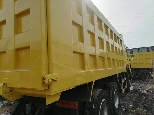 Disegno pneumatico radiale Sinotruck HOWO 6*4 Camionetto a scarico giallo con cambio manuale