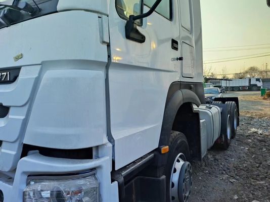 Sinotruck HOWO 6*4 Camion-trattore con cilindrata del motore di 6-8 litri e 351-450 CV