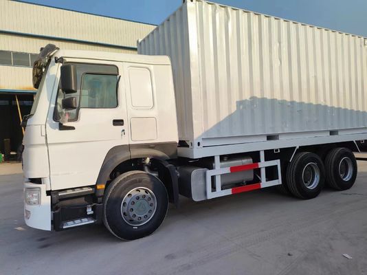 6*4 Radial Tire Design Sinotruck HOWO Bianco camion di seconda mano 10 pneumatici per ruota motrice