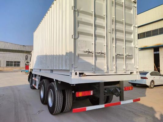 6*4 Radial Tire Design Sinotruck HOWO Bianco camion di seconda mano 10 pneumatici per ruota motrice
