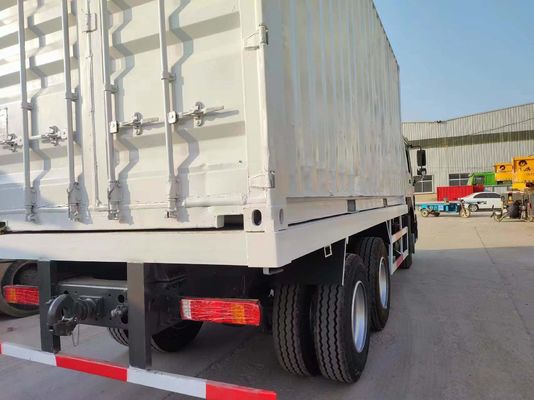 6*4 Radial Tire Design Sinotruck HOWO Bianco camion di seconda mano 10 pneumatici per ruota motrice