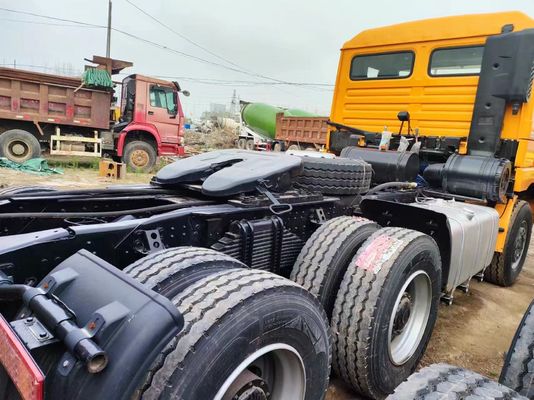 Shacman 6X4 Tractor Truck con pneumatici radiali e 50 tonnellate di carico